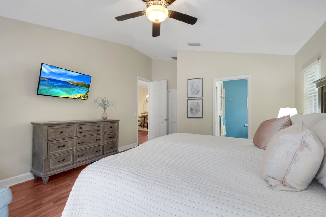 5887 Northridge Dr N, Naples, FL 34110