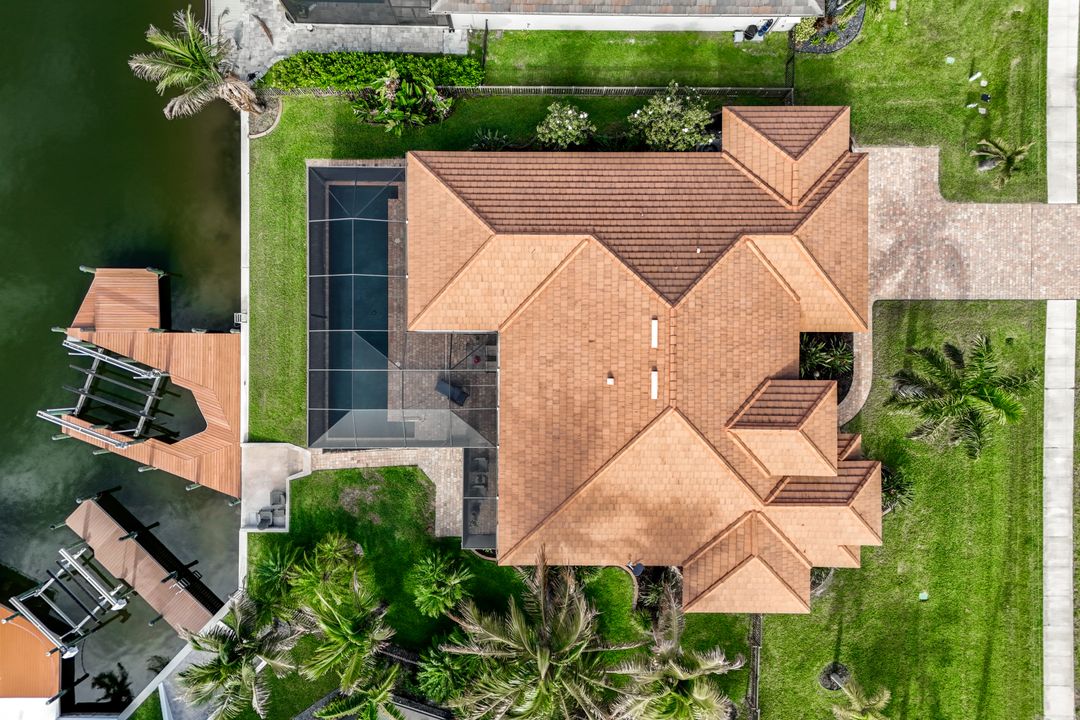 2724 Gleason Pkwy, Cape Coral, FL 33914