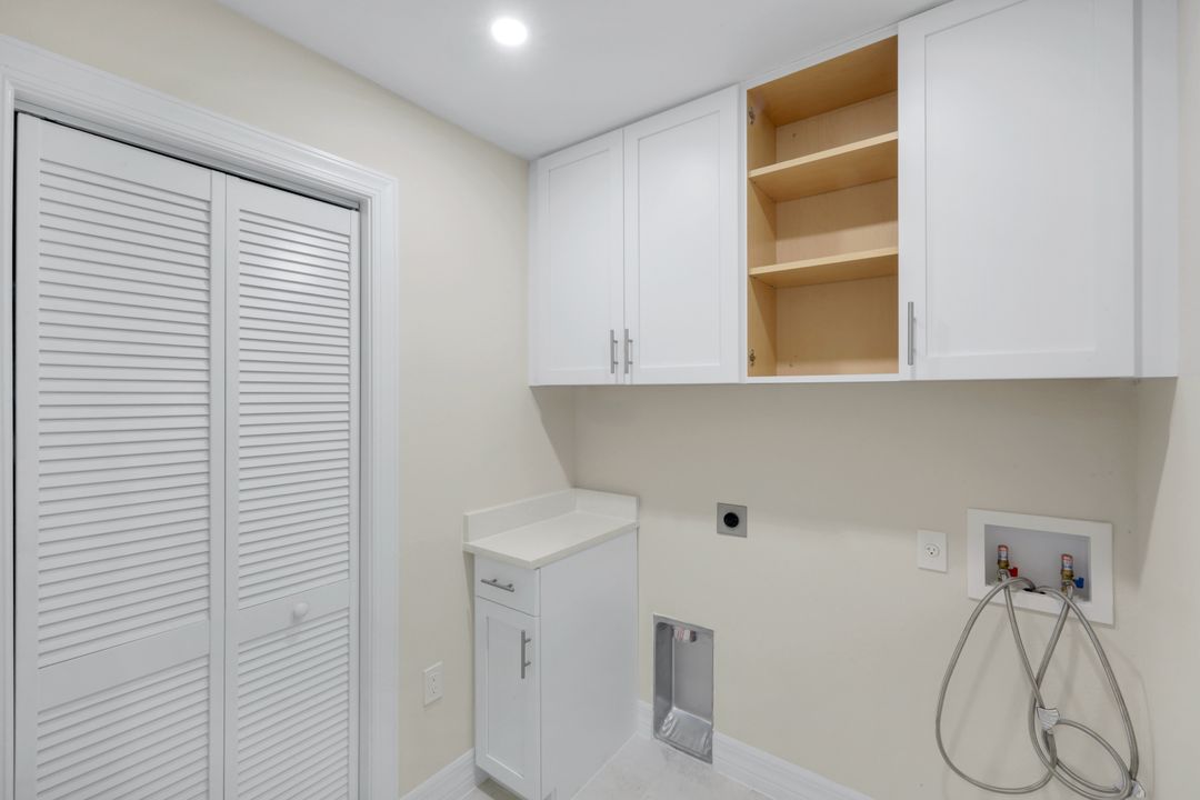 280 Antilles Wy E #101, Naples, FL 34112