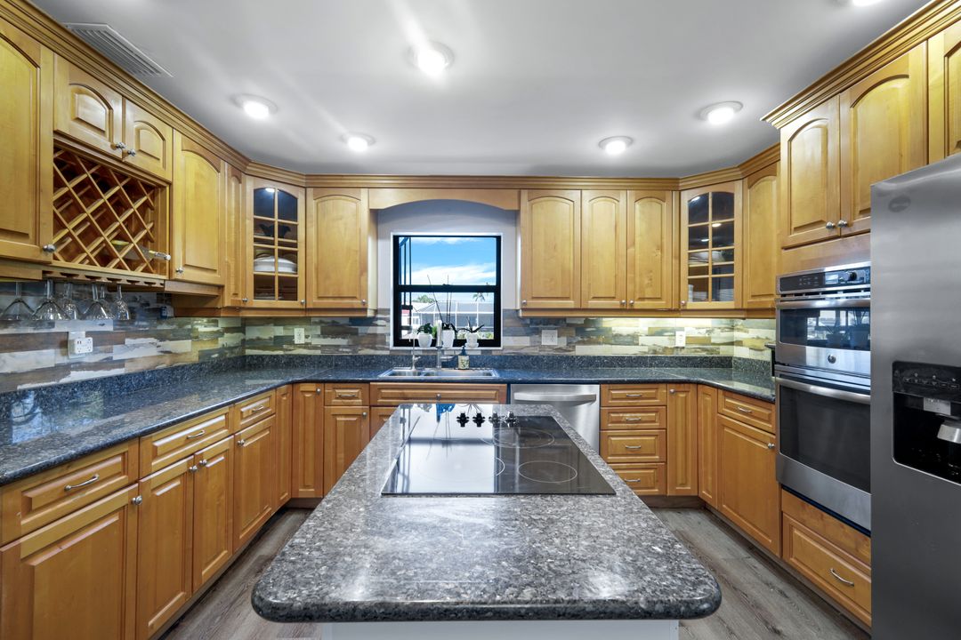 2215 SE 15th St, Cape Coral, FL 33990