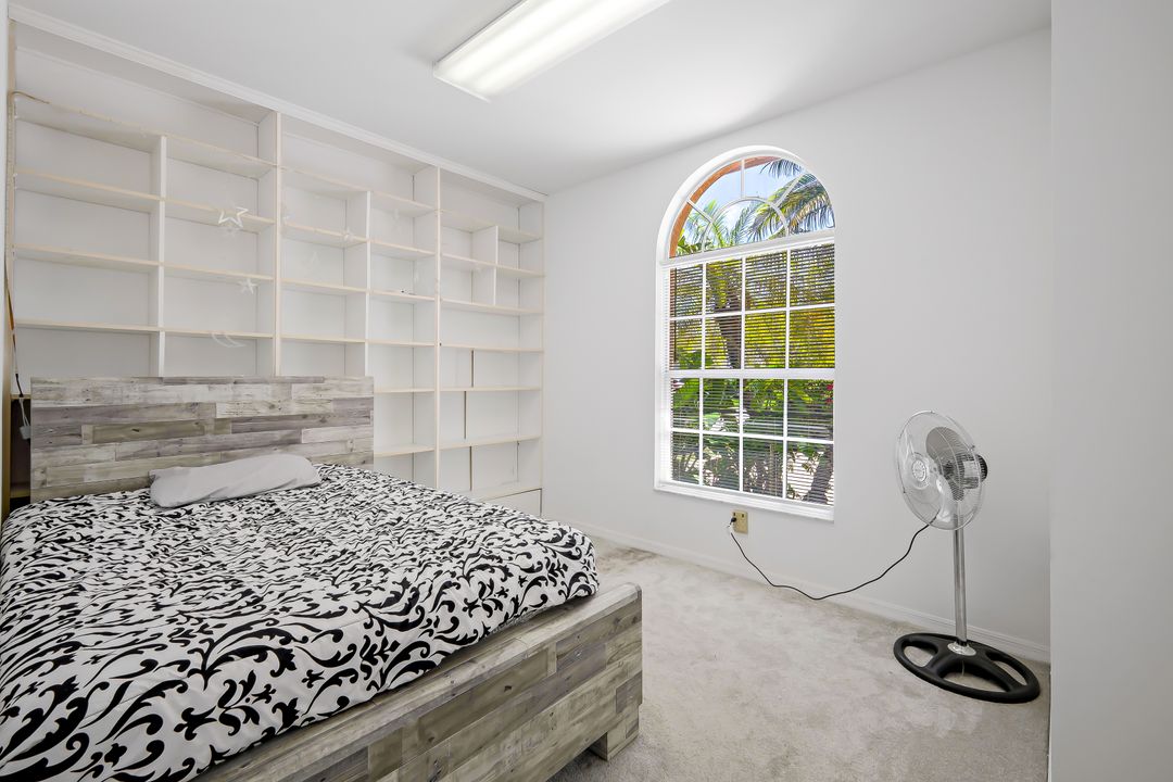 6785 Berwick Pl, Naples, FL 34104