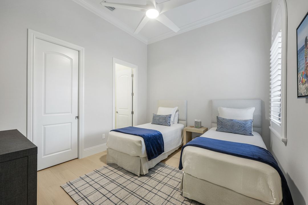 4262 Deephaven Ln, Naples, FL 34119