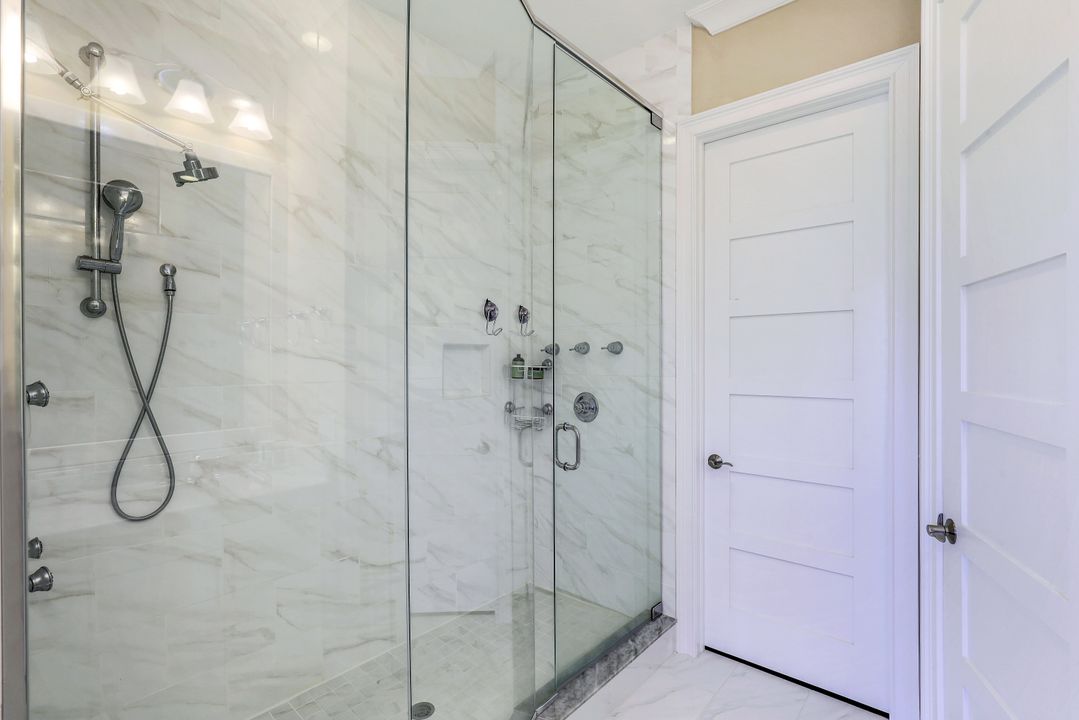 6577 Dominica Dr, Naples, FL 34113