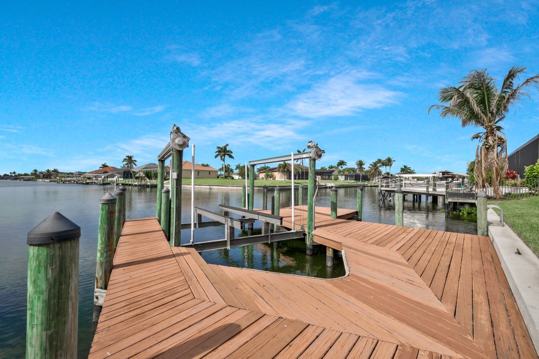 2724 Gleason Pkwy, Cape Coral, FL 33914