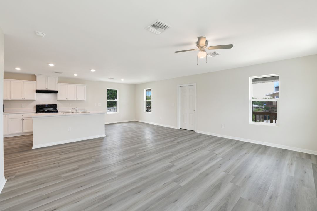 627 Palm Dr, Naples, FL 34114