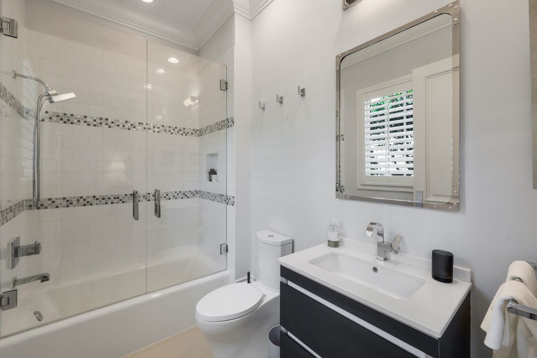 2048 Isla Vista Ln, Naples, FL 34105