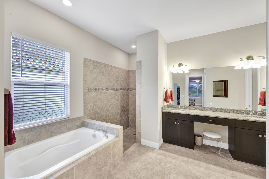 9111 Graphite Cir, Naples, FL 34120