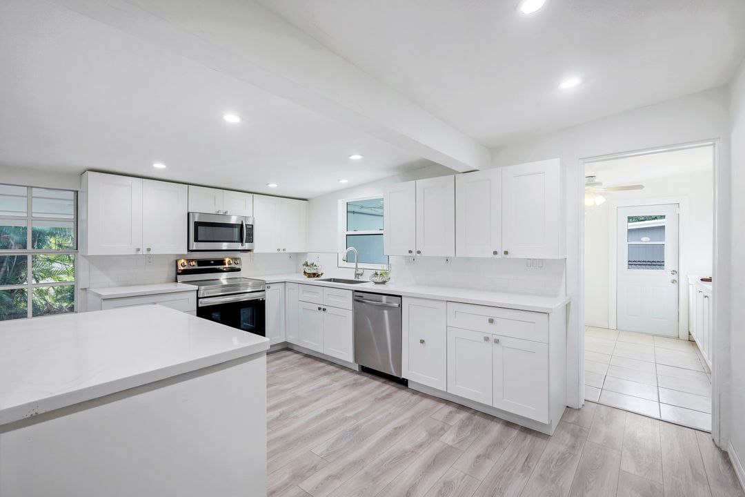 2048 Holiday Ln, Naples, FL 34104