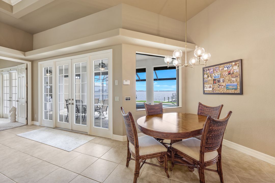 1028 Dolphin Dr, Cape Coral, FL 33904