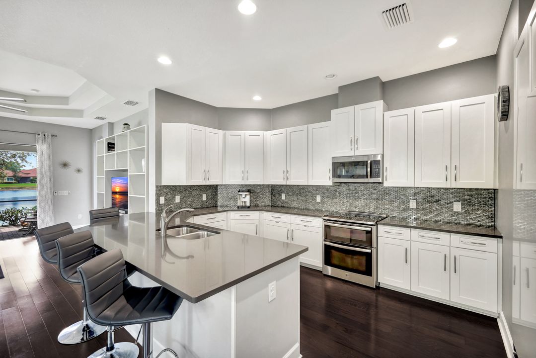 9492 Isla Bella Cir, Bonita Springs, FL 34135