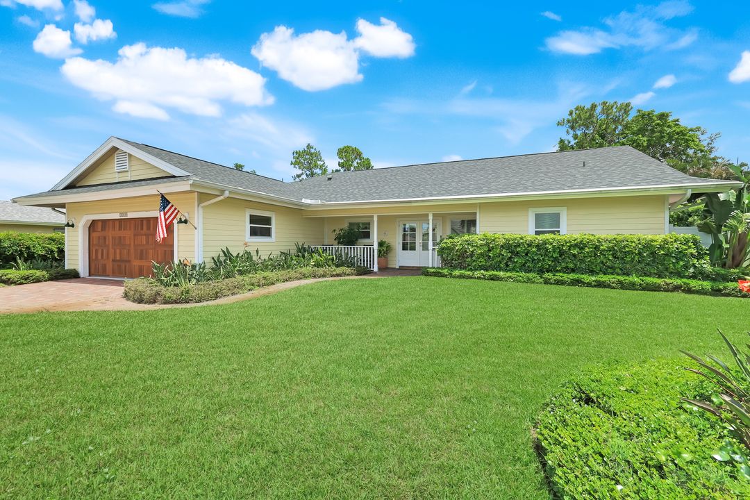 2319 Queens Way, Naples, FL 34112