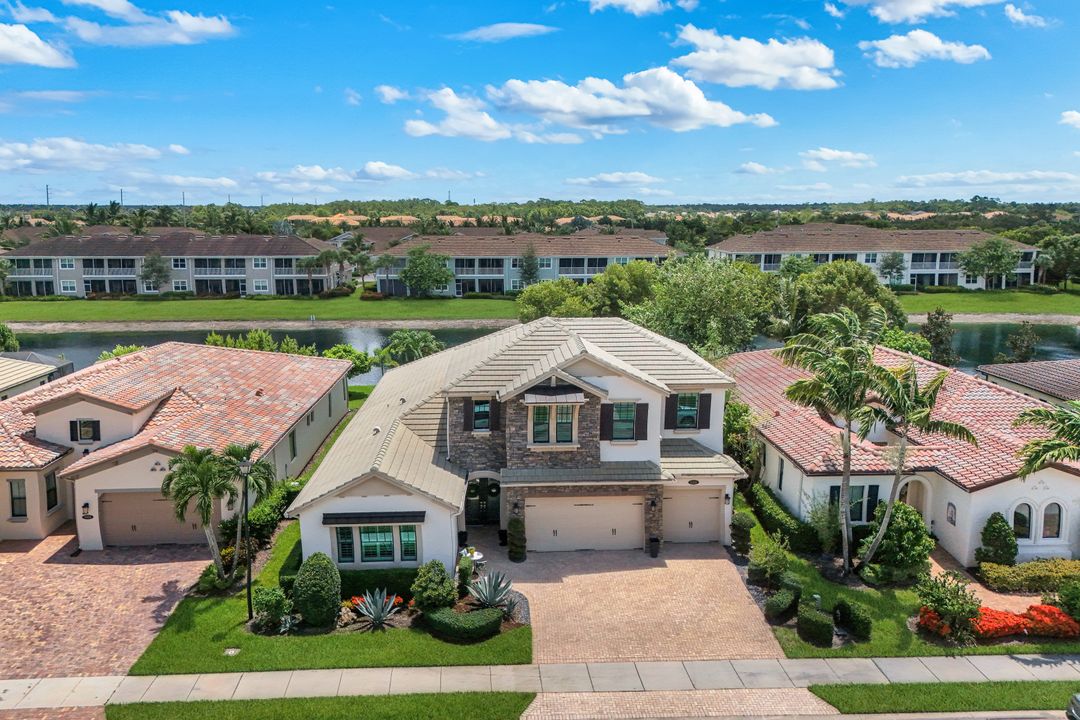 9458 Greenleigh Ct, Naples, FL 34120