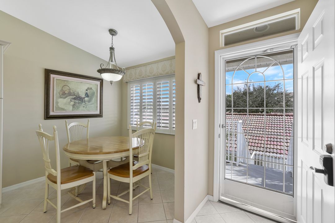 2360 Hidden Lake Ct #10, Naples, FL 34112