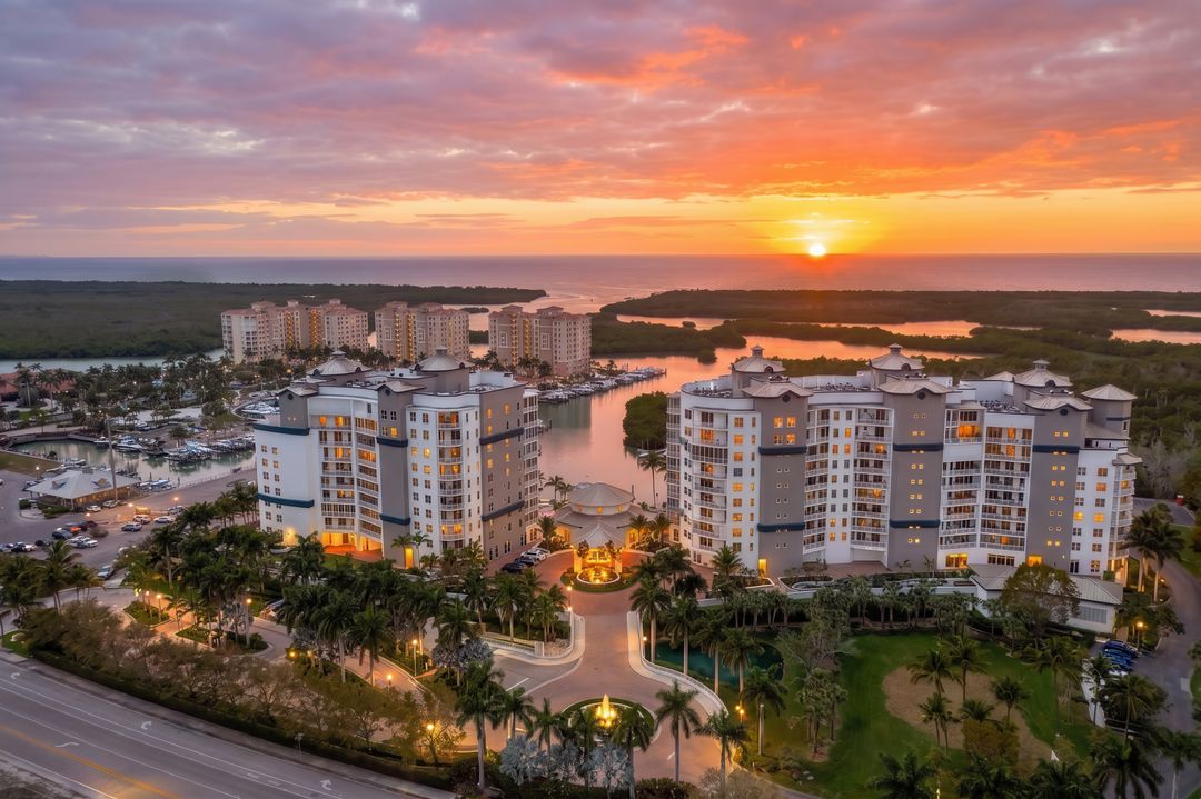 13675 Vanderbilt Dr, Naples, FL 34110