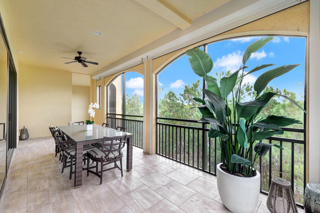 2751 Tiburon Blvd E #302, Naples, FL 34109