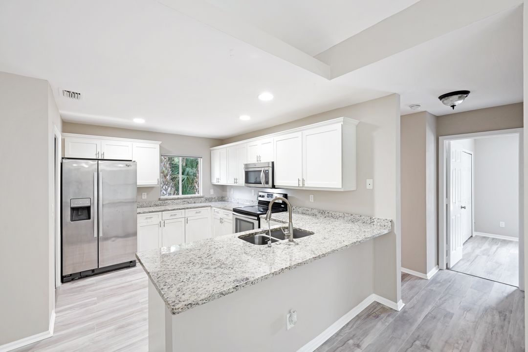 320 19th St NW, Naples, FL 34120