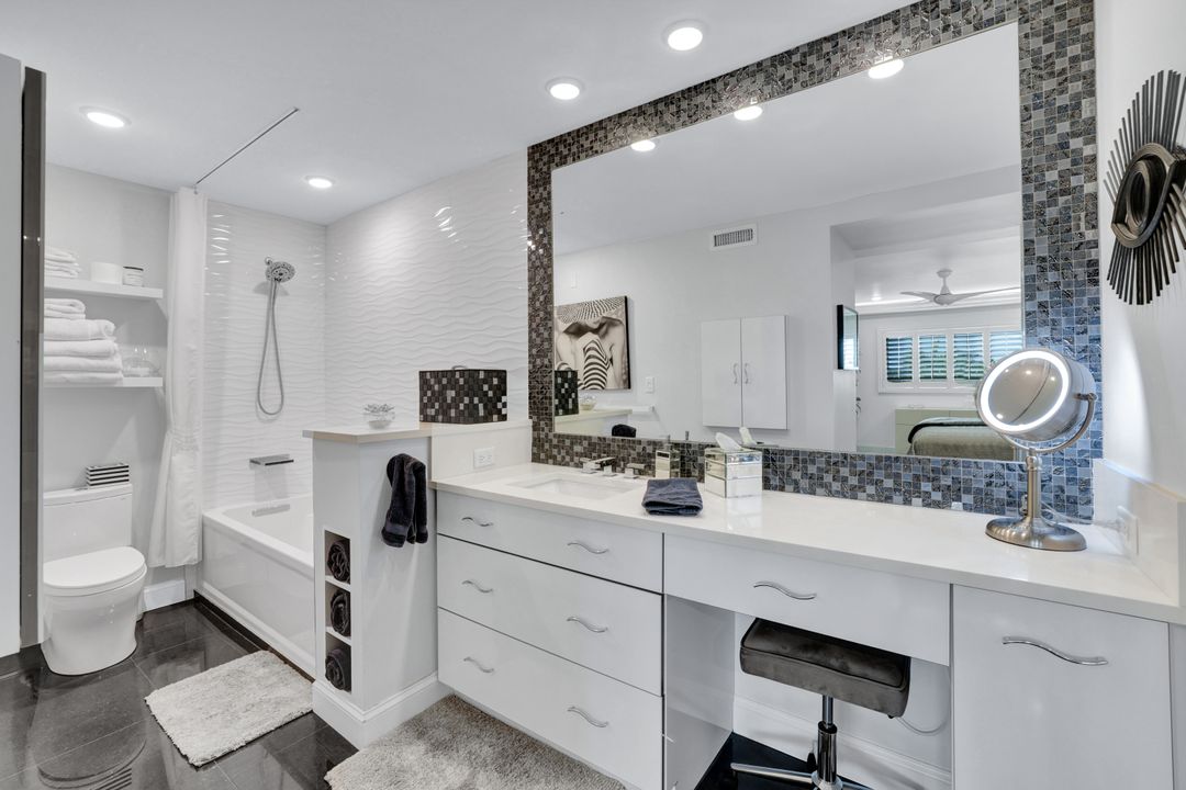 555 Park Shore Dr #503, Naples, FL 34103