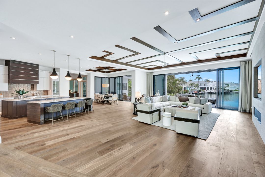 3401 Crayton Rd, Naples, FL 34102