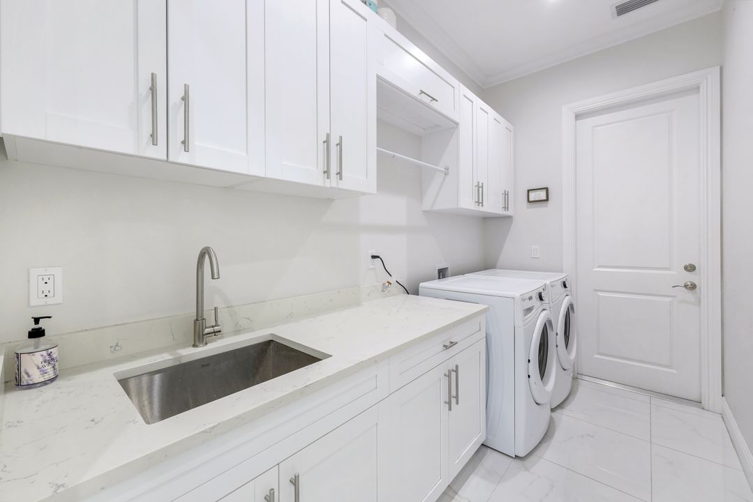 367 14th Ave NE, Naples, FL 34120