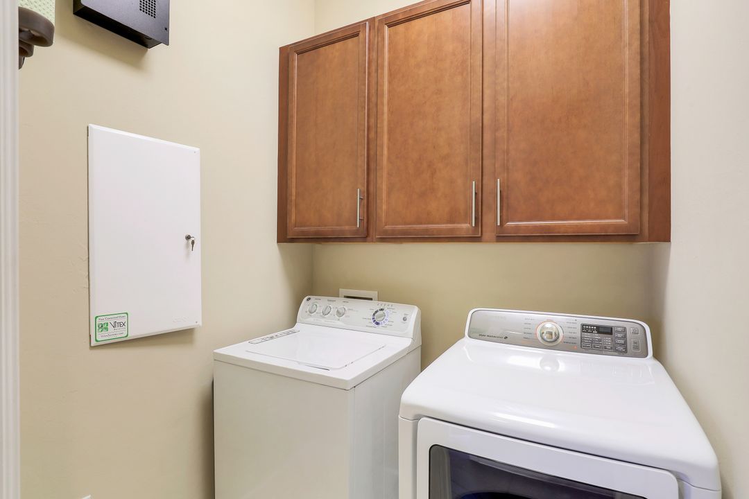 6577 Dominica Dr, Naples, FL 34113