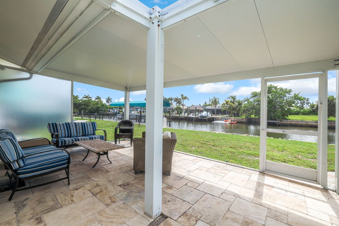 401 Capri Blvd, Naples, FL 34113