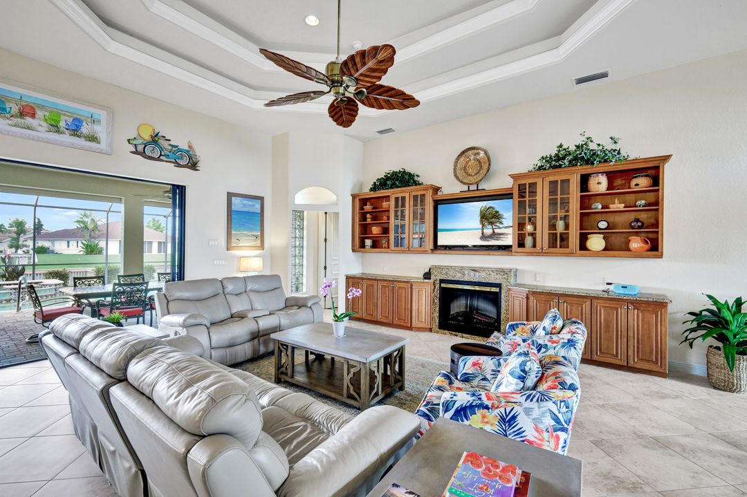 2033 SE 7th St, Cape Coral, FL 33990