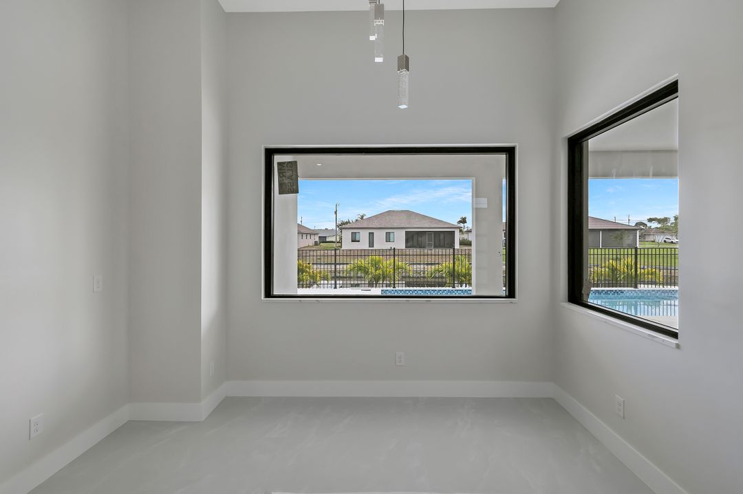 909 SW 11th Ct, Cape Coral, FL 33991