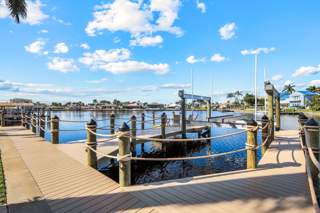 5743 SW 9th Ct, Cape Coral, FL 33914