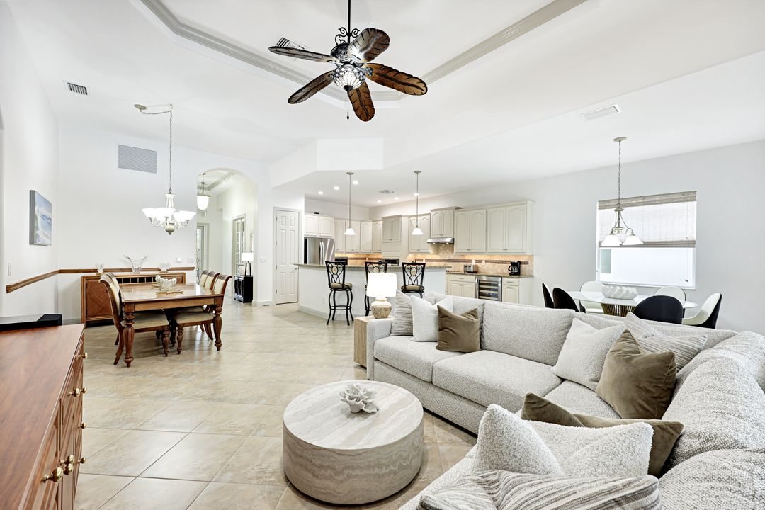 7655 Martino Cir, Naples, FL 34112