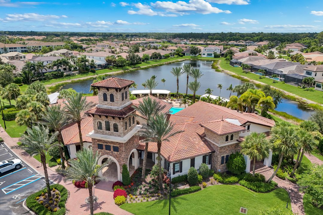 9458 Greenleigh Ct, Naples, FL 34120
