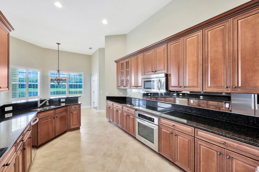 11982 Heather Woods Ct, Naples, FL 34120