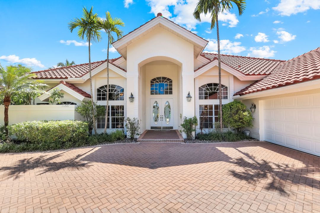 11201 Phoenix Way, Naples, FL 34119