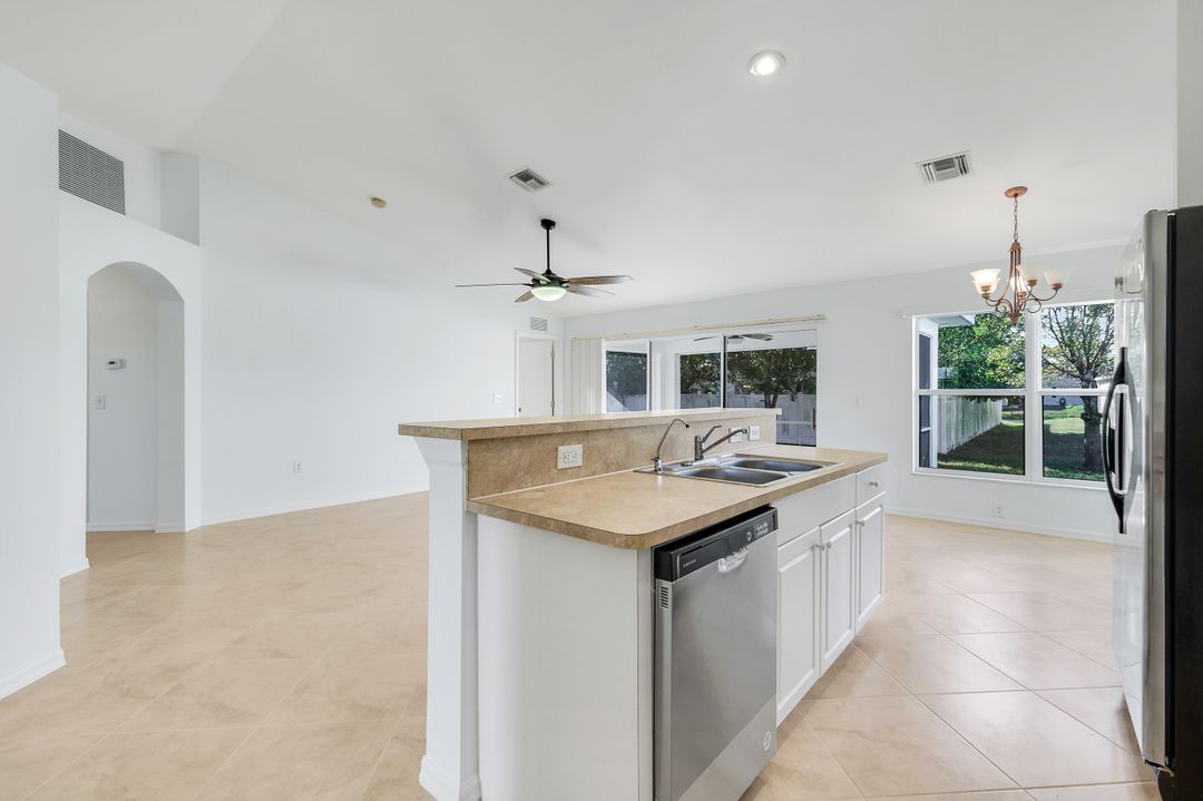 1706 NE 2nd Pl, Cape Coral, FL 33909