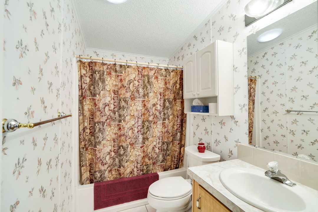 255 Riverwood Rd, Naples, FL 34114