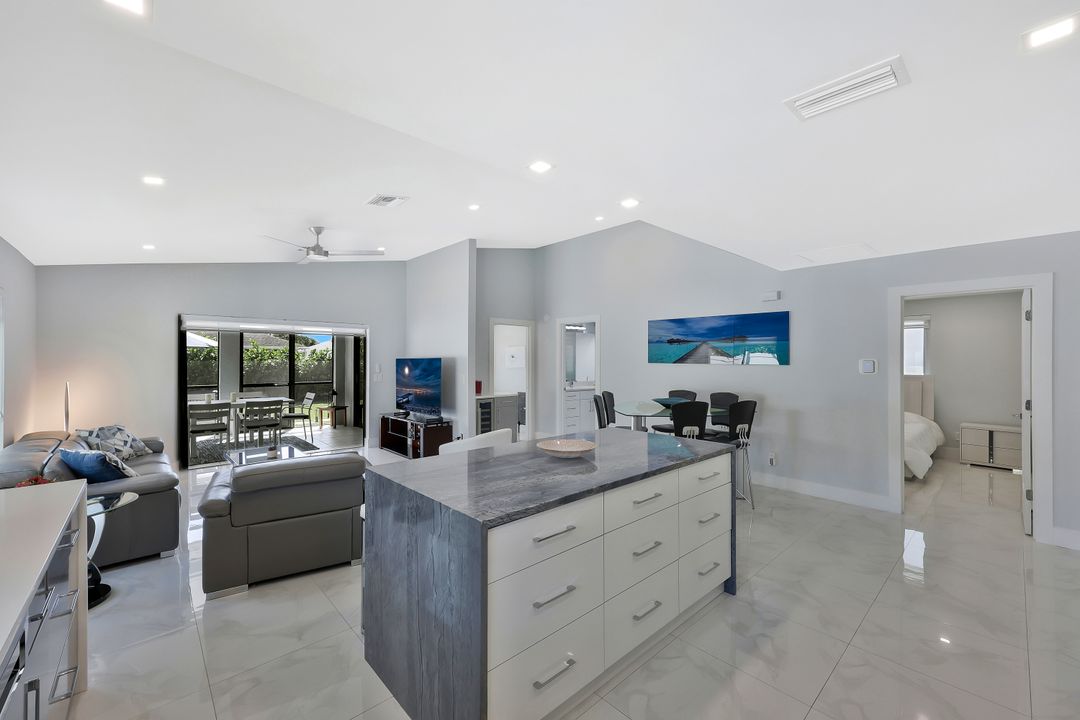 532 103rd Ave N, Naples, FL 34108