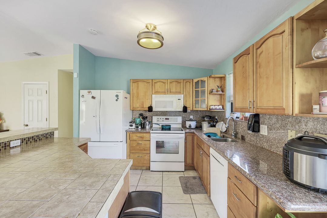 705 SW 27th Terrace, Cape Coral, FL 33914