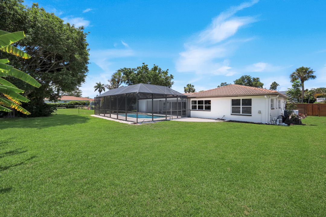 675 Pompano Dr, Naples, FL 34110