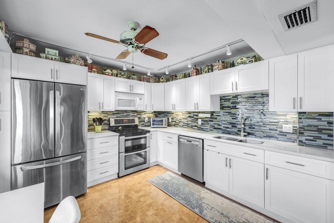 261 Memory Ln #4, Naples, FL 34112