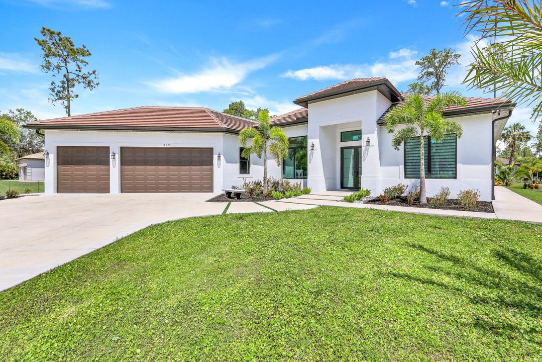 367 14th Ave NE, Naples, FL 34120
