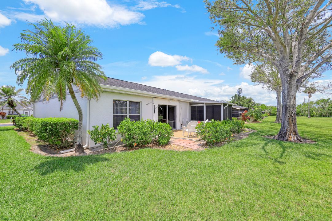 6825 Bogey Dr, Fort Myers, FL 33919