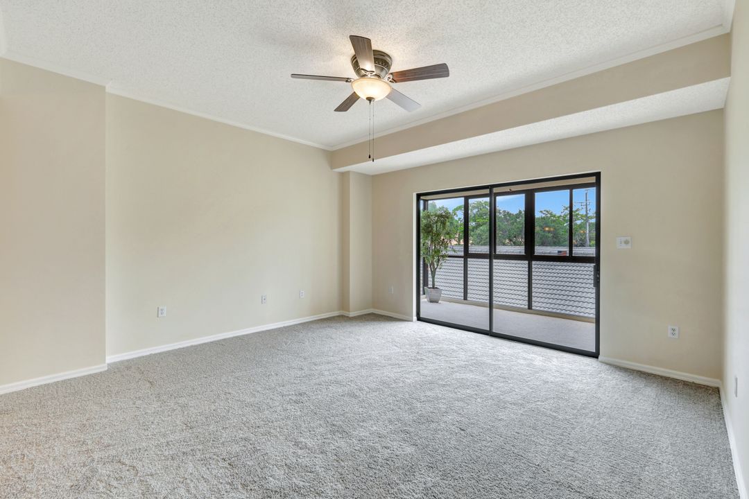 900 Arbor Lake Dr #207, Naples, FL 34110