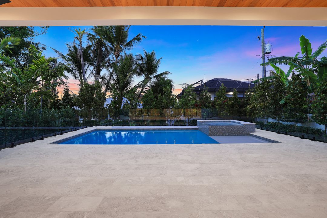 513 92nd Ave N, Naples, FL 34108