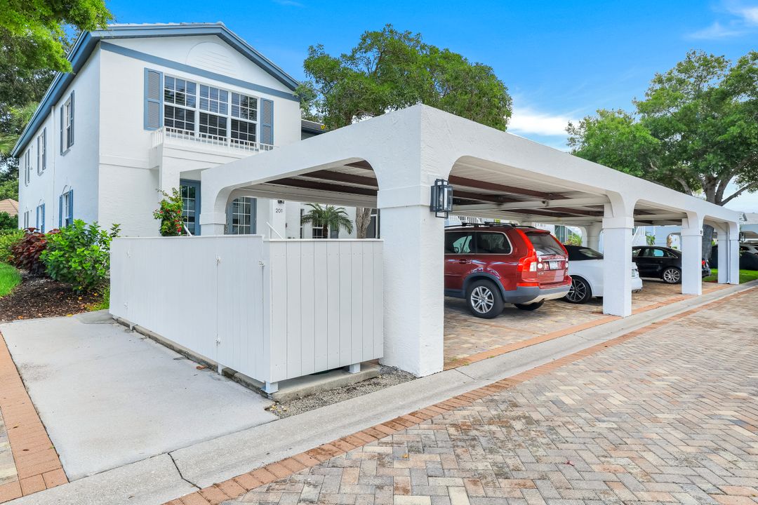 859 Tanbark Dr #101, Naples, FL 34108