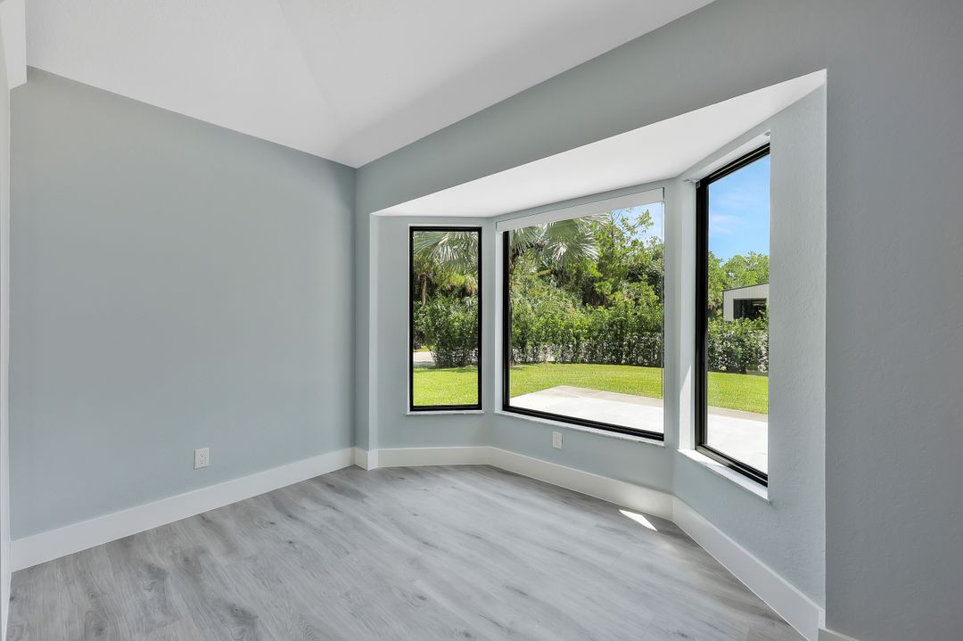 380 4th St NE, Naples, FL 34120