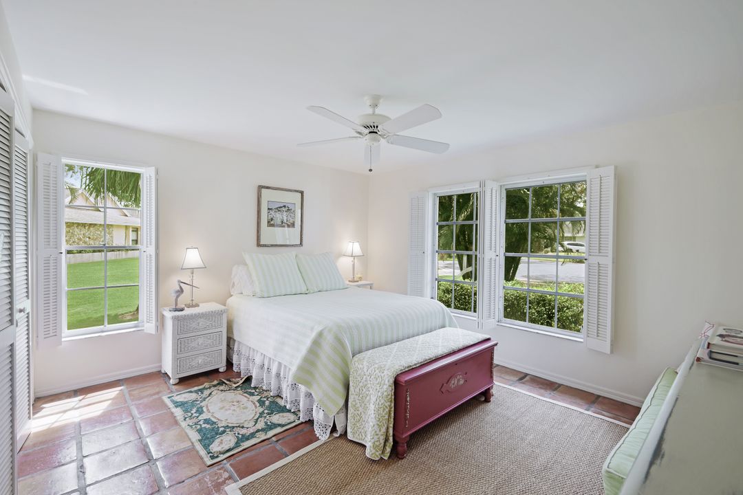 861 Swallow Point, Naples, FL 34105