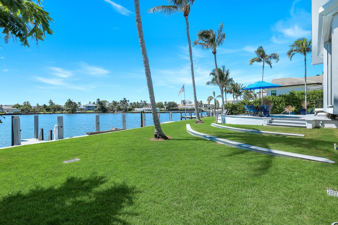 400 Springline Dr, Naples, FL 34102