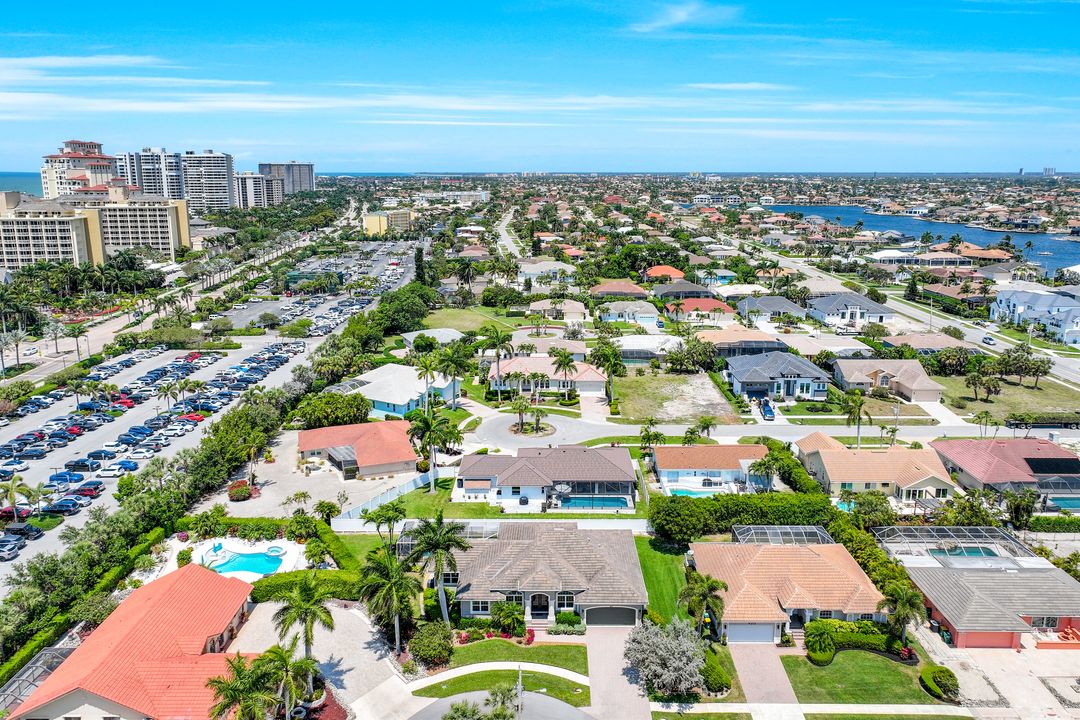 910 Montego Ct, Marco Island, FL 34145