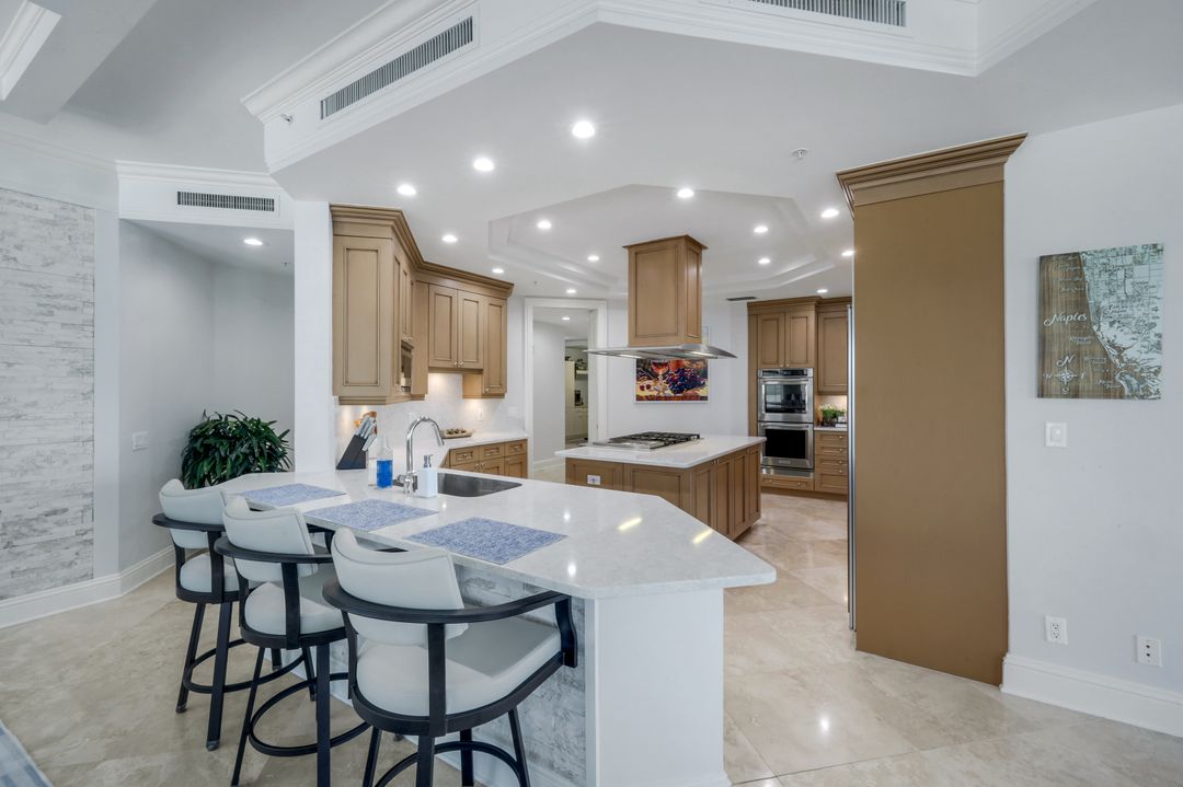 81 Seagate Dr, Naples, FL 34103