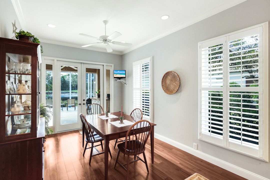 462 Preswick Ln, Naples, FL 34120