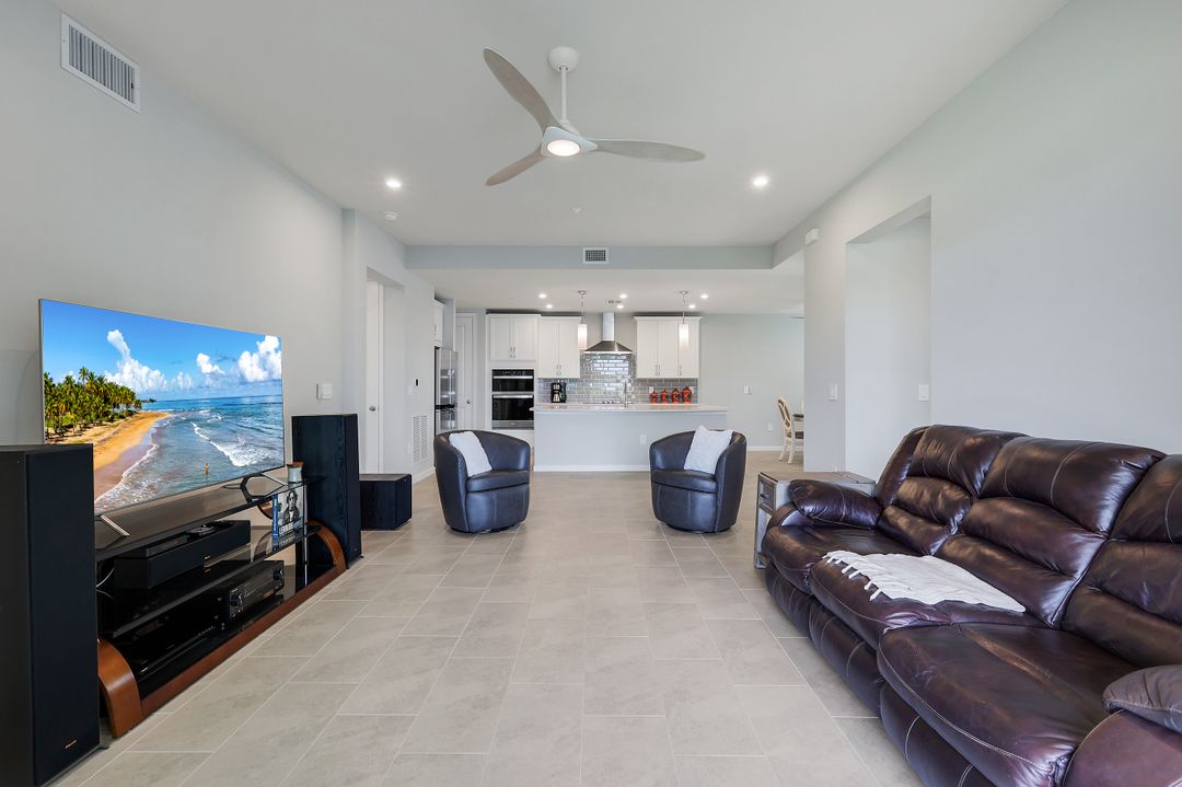 4563 Arboretum Cir #101, Naples, FL 34112